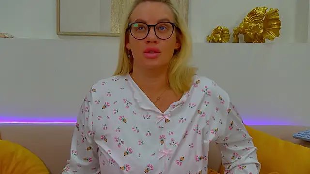 MariaNeumann online show from March 13, 2026, 6:29 am