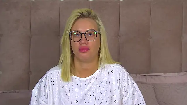 MariaNeumann online show from March 21, 2026, 7:07 pm