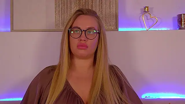 MariaNeumann online show from March 12, 2025, 9:55 am