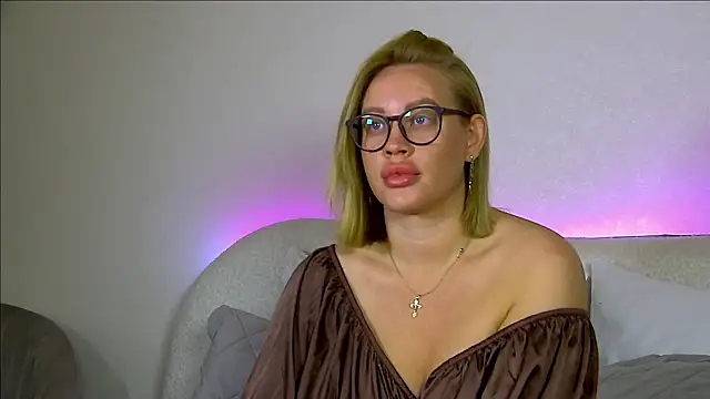 MariaNeumann online show from October 2, 2025, 6:28 am