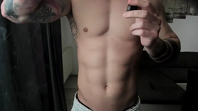 Snapshot of Richarddarell1 chatting on March 4, 2026, 6:43 am Richarddarell1 online show from March 4, 2026, 6:43 am