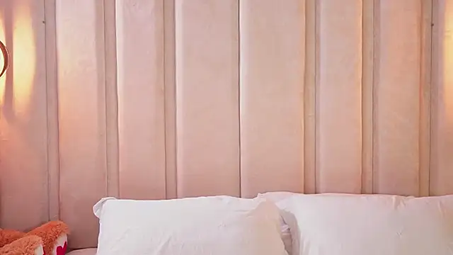 bonniekim  online show from January 16, 2026, 11:53 pm