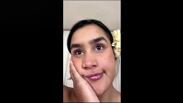 bonniekim  online show from September 29, 2025, 9:09 pm