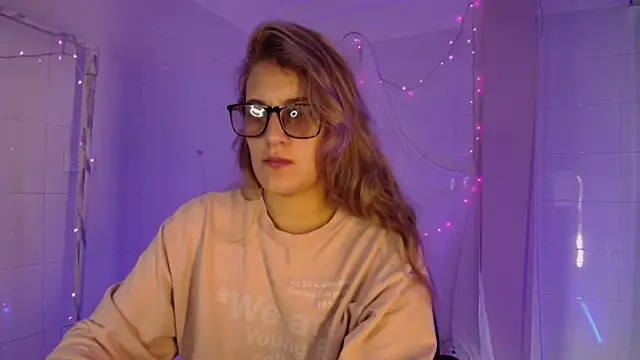 Snapshot of Giia_paiige18 chatting on December 4, 2025, 1:43 pm Giia paiige18 online show from December 4, 2025, 1:43 pm