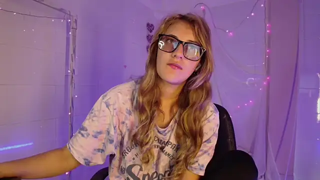 Snapshot of Giia_paiige18 chatting on November 12, 2025, 1:26 pm Giia paiige18 online show from November 12, 2025, 1:26 pm