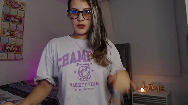 Snapshot of Giia_paiige18 chatting on March 19, 2025, 2:16 am Giia paiige18 online show from March 19, 2025, 2:16 am