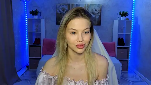 Snapshot of EmmyMills chatting on February 19, 2026, 9:12 pm EmmyMills online show from February 19, 2026, 9:12 pm