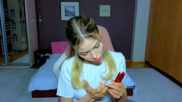 EmmyMills online show from February 20, 2025, 9:53 pm