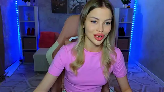 Snapshot of EmmyMills chatting on February 28, 2026, 9:47 pm EmmyMills online show from February 28, 2026, 9:47 pm