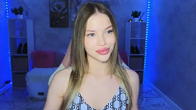 EmmyMills online show from July 21, 2026, 9:38 pm