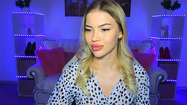 EmmyMills online show from November 15, 2025, 12:25 am