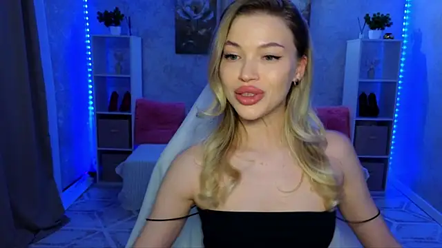 Snapshot of EmmyMills chatting on February 13, 2026, 8:53 pm EmmyMills online show from February 13, 2026, 8:53 pm