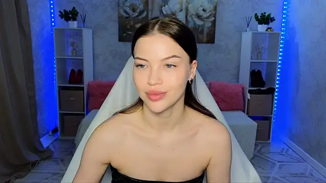 EmmyMills online show from June 7, 2026, 3:12 am