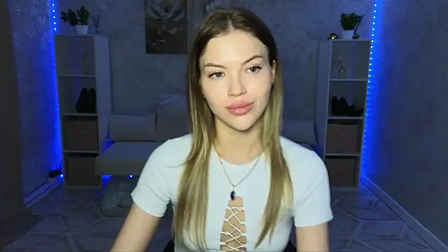 EmmyMills online show from July 29, 2026, 9:03 pm