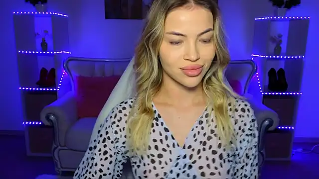 EmmyMills online show from December 5, 2025, 8:06 pm