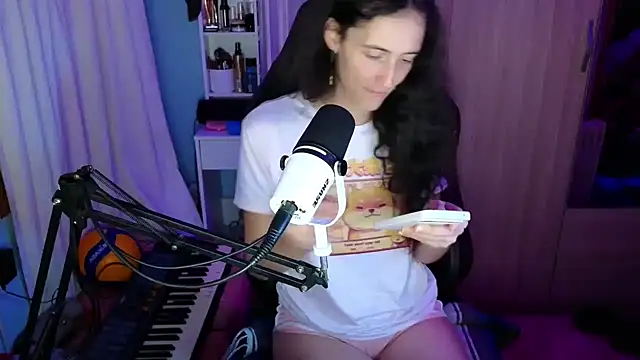 MemiKouki online show from November 28, 2025, 5:35 pm