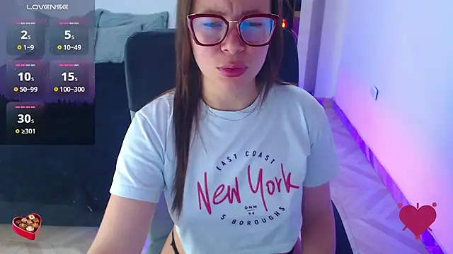 SharonR1 online show from June 20, 2026, 11:59 am