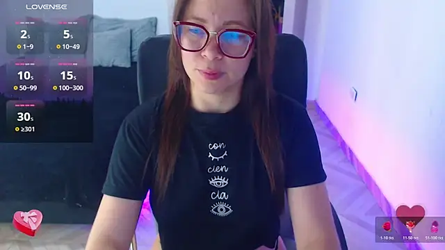 SharonR1 online show from June 19, 2026, 10:47 pm