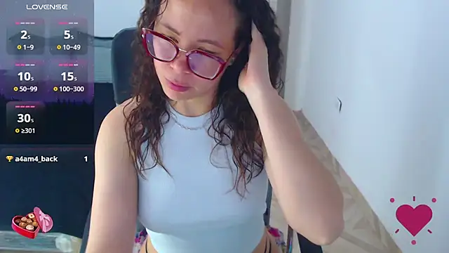 SharonR1 online show from May 22, 2026, 3:32 pm