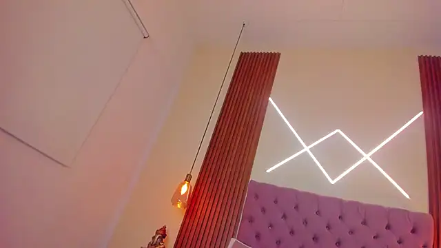 Sophia turneer online show from March 4, 2026, 2:08 am