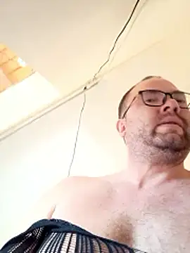 Snapshot of Mickael19 chatting on January 8, 2026, 1:28 pm Mickael19 online show from January 8, 2026, 1:28 pm