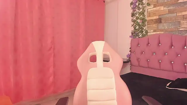 Snapshot of elizabeth_mature23 chatting on December 13, 2024, 1:01 pm elizabeth mature23 online show from December 13, 2024, 1:01 pm