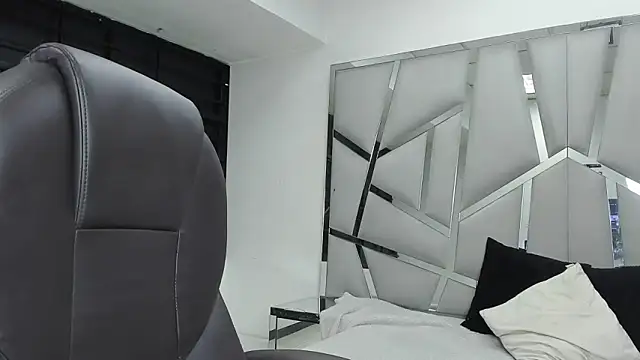 Catherinee69 x online show from February 17, 2026, 3:26 am