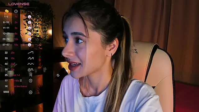 DarlaLike online show from September 28, 2025, 4:08 am