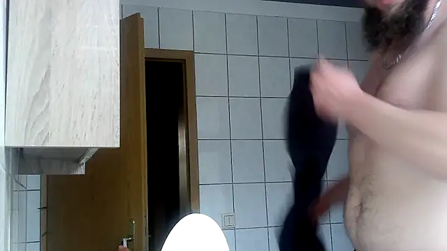 Snapshot of donhulio482 chatting on December 5, 2025, 1:32 pm donhulio482 online show from December 5, 2025, 1:32 pm