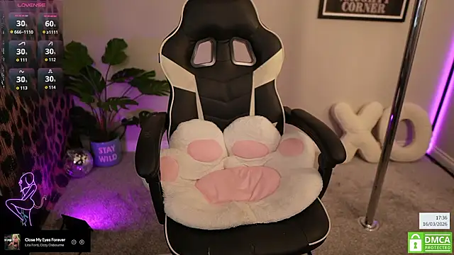 Billiexxox online show from March 16, 2026, 5:37 pm