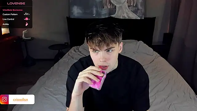 simonwnl online show from December 8, 2024, 3:02 pm