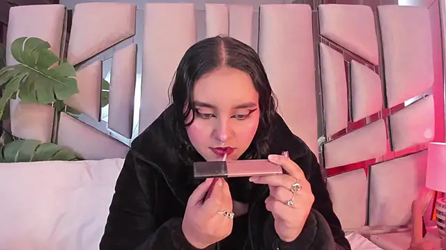  Ambar-devon  online show from December 20, 2025, 7:06 pm