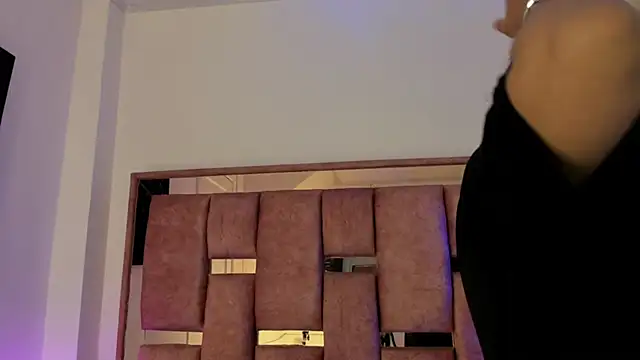  Ambar-devon  online show from September 22, 2025, 6:47 pm