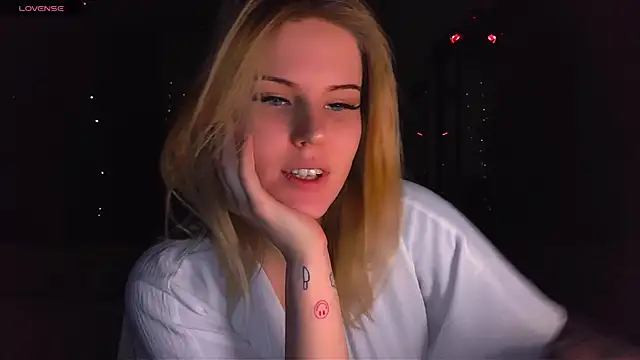 VoluptuousDreams online show from January 17, 2025, 6:23 pm