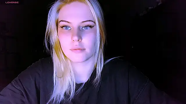 VoluptuousDreams online show from March 9, 2025, 7:15 pm