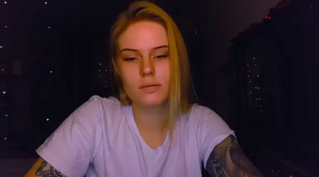 VoluptuousDreams online show from December 19, 2024, 1:18 pm