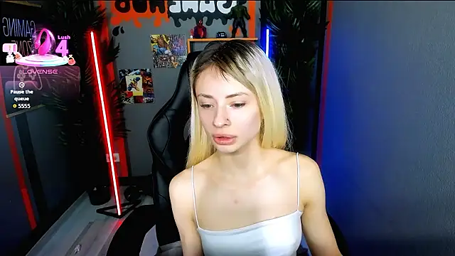 PollyMillees online show from February 3, 2026, 8:41 am