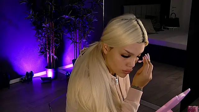 shayblonde online show from February 18, 2025, 5:42 am