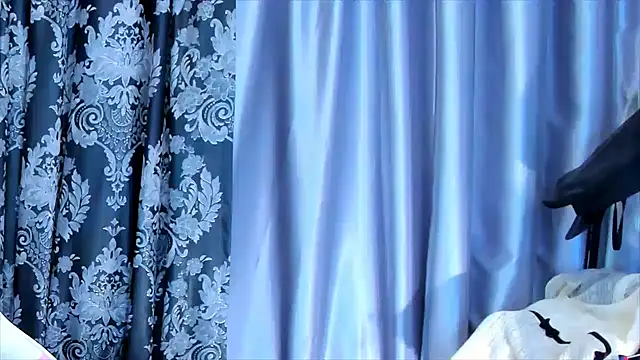 KamilaFoxy online show from June 25, 2026, 4:10 am
