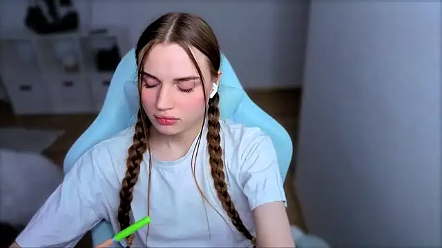 StellaLawless online show from October 24, 2025, 3:44 pm