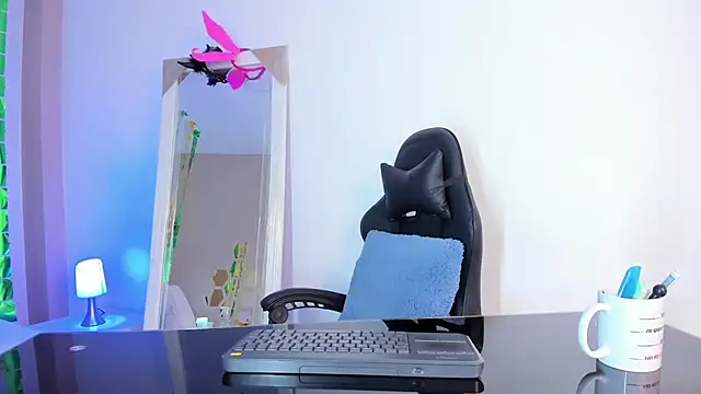 MarilynSmIith online show from March 7, 2026, 11:38 am