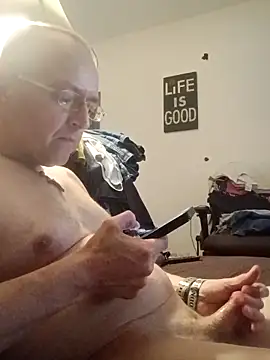 ILive2plezz online show from April 4, 2026, 11:39 am