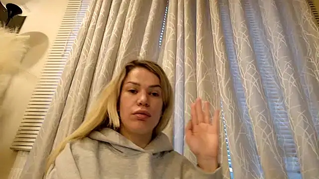 kianaxxx online show from January 7, 2026, 12:04 am