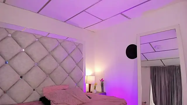 alessiaferry online show from November 29, 2025, 8:31 pm