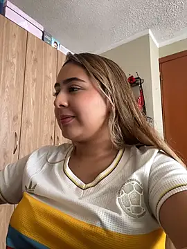 Miabonnett  online show from July 3, 2026, 4:02 pm