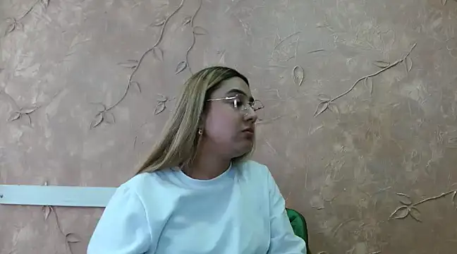 Miabonnett  online show from March 18, 2025, 6:17 pm