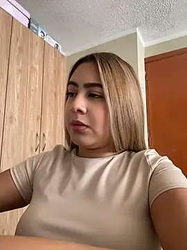 Miabonnett  online show from July 4, 2026, 3:05 pm
