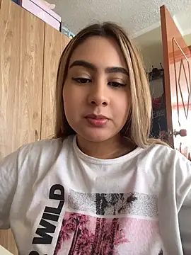 Miabonnett  online show from July 6, 2026, 3:47 pm