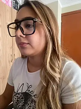 Miabonnett  online show from July 28, 2026, 8:52 pm