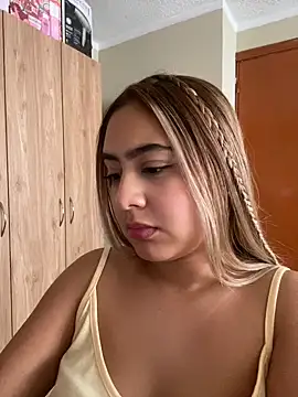 Miabonnett  online show from August 5, 2026, 3:06 pm